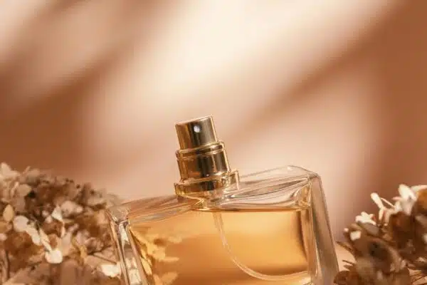 Parfums décanter : comprendre le processus de décantation